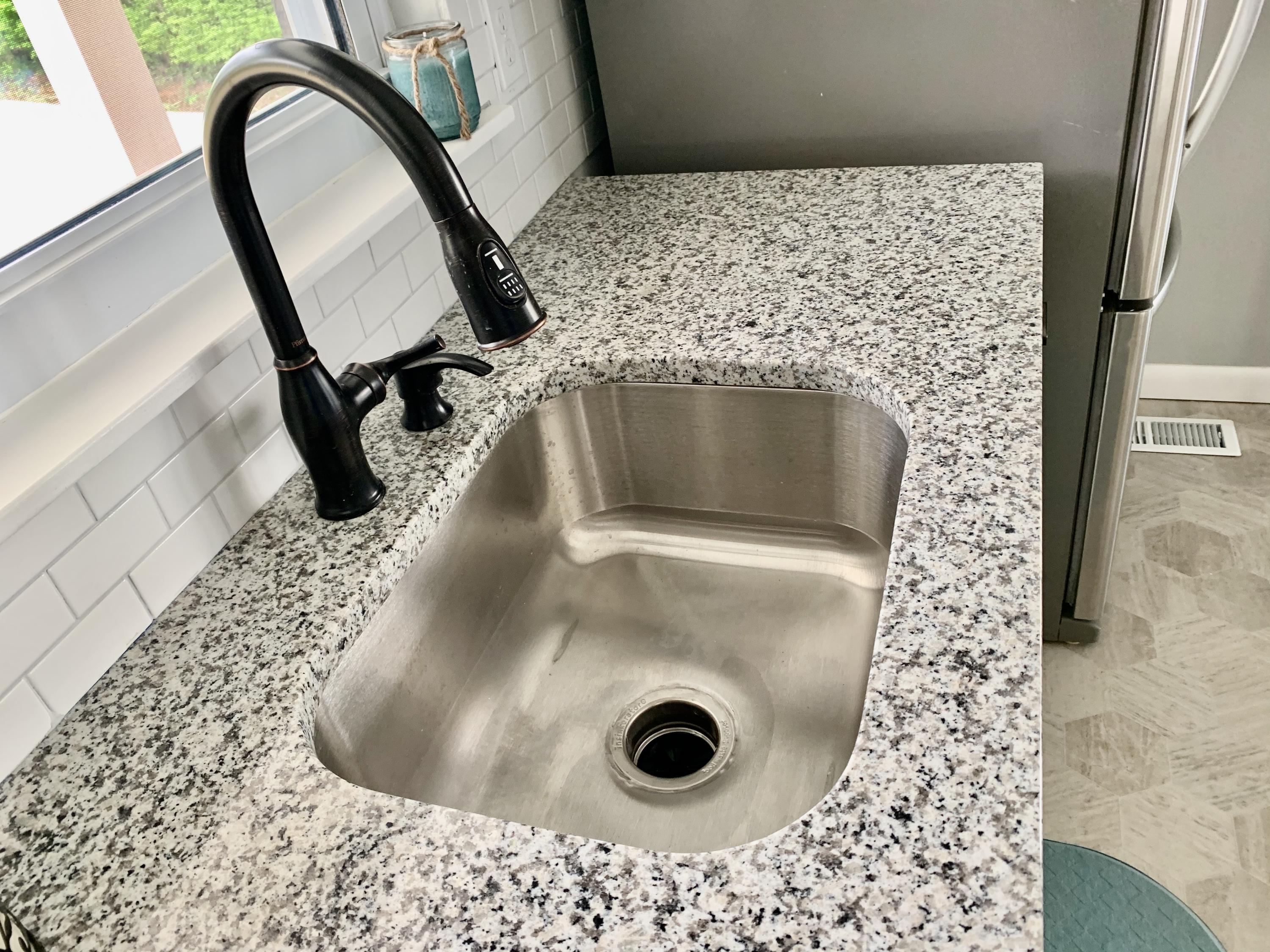109 Henley Road Oak Ridge, TN 37830 - Photo 8 of 40 KitchenSink