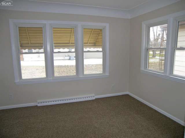 1134 South Genesee Road Burton, MI 48509 - Photo 4 of 11 20459060-3.JPG