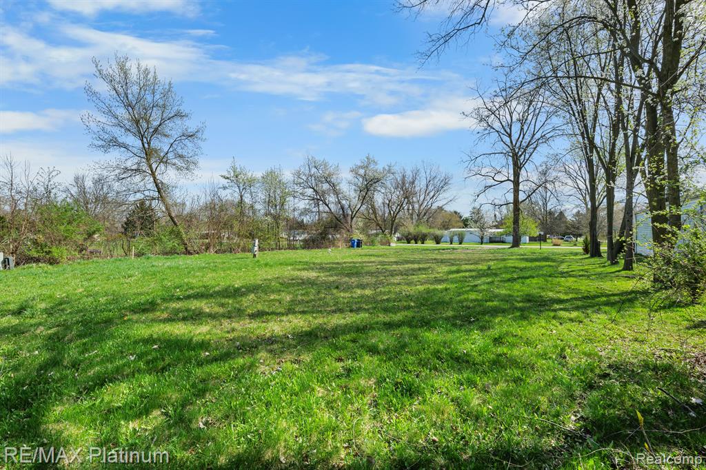 490 Cheyenne Trail Howell, MI 48843 - Photo 2 of 5 Gallery Image 2