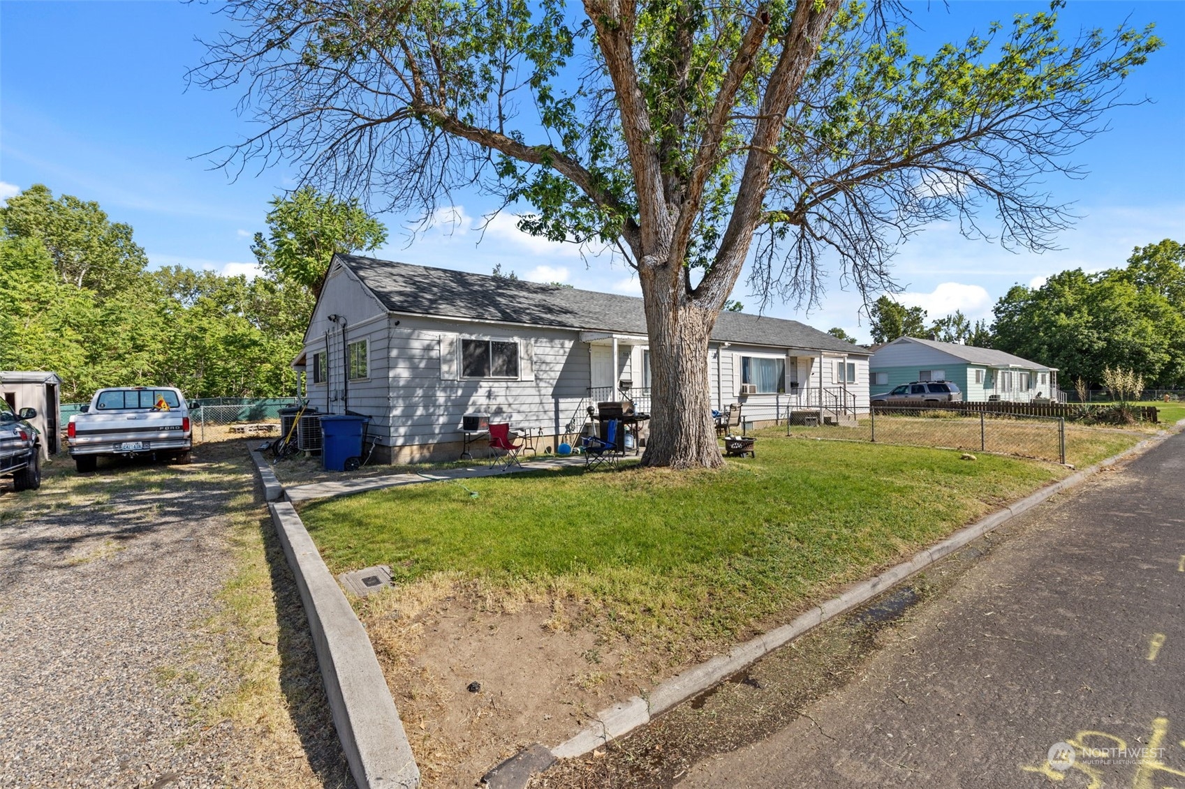 508 Delafield Avenue Richland, WA 99352 - Photo 14 of 22 a view of a house with backyard and a tree