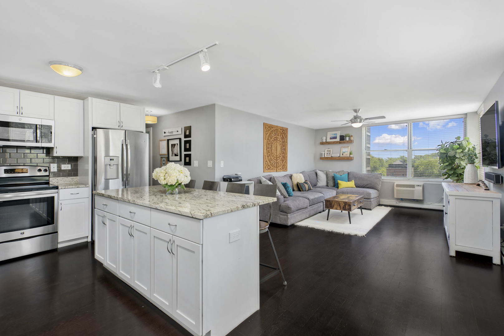 3033 North Sheridan Road, Unit 605 Chicago, IL 60657 - Photo 5 of 13 a kitchen with counter space cabinets and appliances