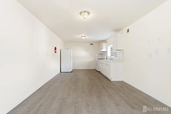 $3,500 | 1818 Oak Tree Road, Edison, NJ 08820