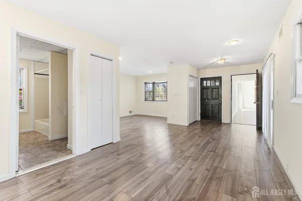 $3,500 | 1818 Oak Tree Road, Edison, NJ 08820