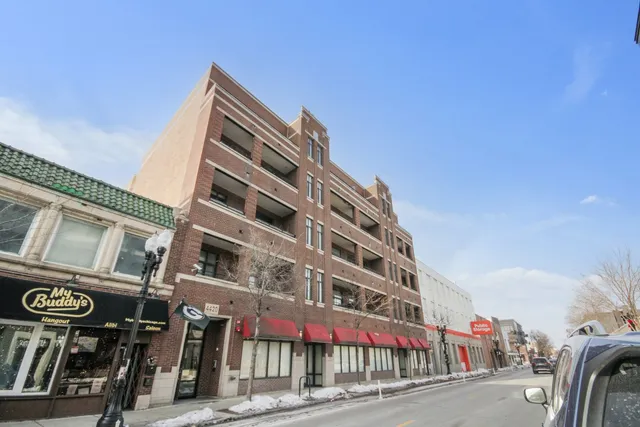 $439,000 | 4420 North Clark Street, Unit 301, Chicago, IL 60640