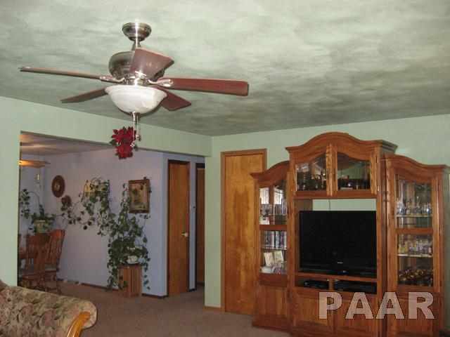2007 Sheridan Road Pekin, IL 61554 - Photo 5 of 15