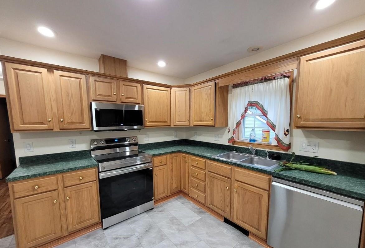 22 State Street Rochester, NH 03867 - Photo 2 of 17