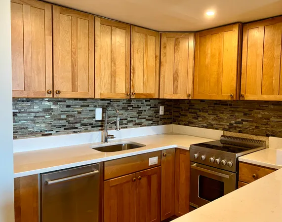 $2,000 | 14 Lockwood Drive, Unit 11A, Charleston, SC 29401