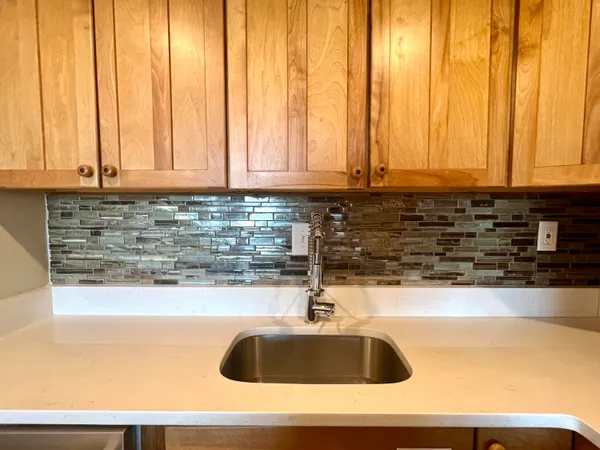 $2,000 | 14 Lockwood Drive, Unit 11A, Charleston, SC 29401