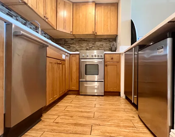 $2,000 | 14 Lockwood Drive, Unit 11A, Charleston, SC 29401
