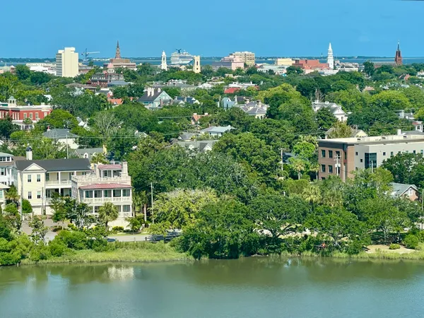$2,000 | 14 Lockwood Drive, Unit 11A, Charleston, SC 29401
