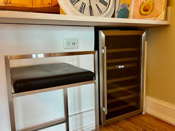 $2,000 | 14 Lockwood Drive, Unit 11A, Charleston, SC 29401