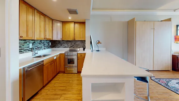 $2,000 | 14 Lockwood Drive, Unit 11A, Charleston, SC 29401
