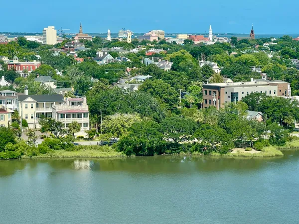$2,000 | 14 Lockwood Drive, Unit 11A, Charleston, SC 29401