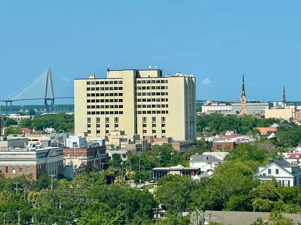 $2,000 | 14 Lockwood Drive, Unit 11A, Charleston, SC 29401