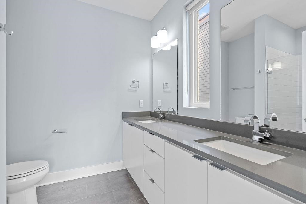 612 South West Street Raleigh, NC 27601 - Photo 15 of 30 Owner's Bath