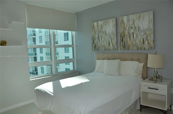 $5,000 | 950 Brickell Bay Drive, Unit 3705, Miami, FL 33131