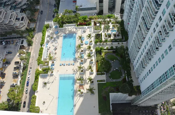 $5,000 | 950 Brickell Bay Drive, Unit 3705, Miami, FL 33131