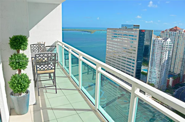 $5,000 | 950 Brickell Bay Drive, Unit 3705, Miami, FL 33131