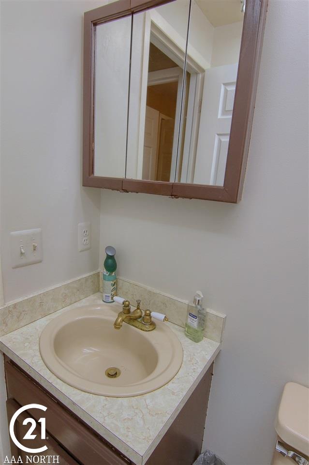 754 Snowmass Drive Rochester, MI 48309 - Photo 26 of 30 Half Bath