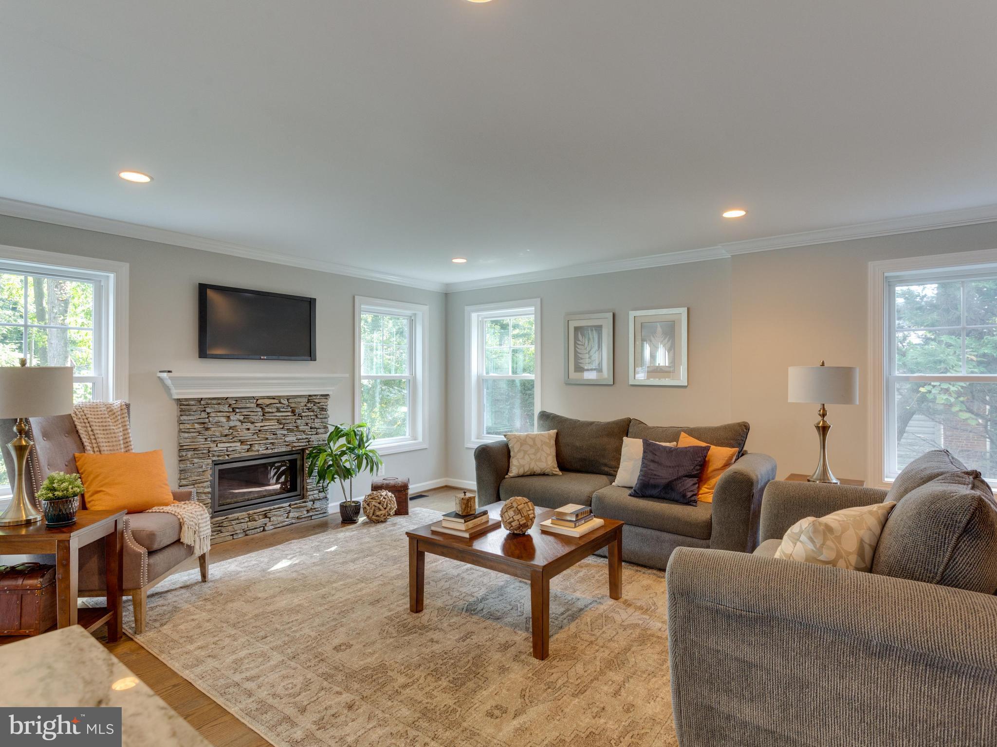 704 Kingsley Road Southwest Vienna, VA 22180 - Photo 3 of 30 Family Room