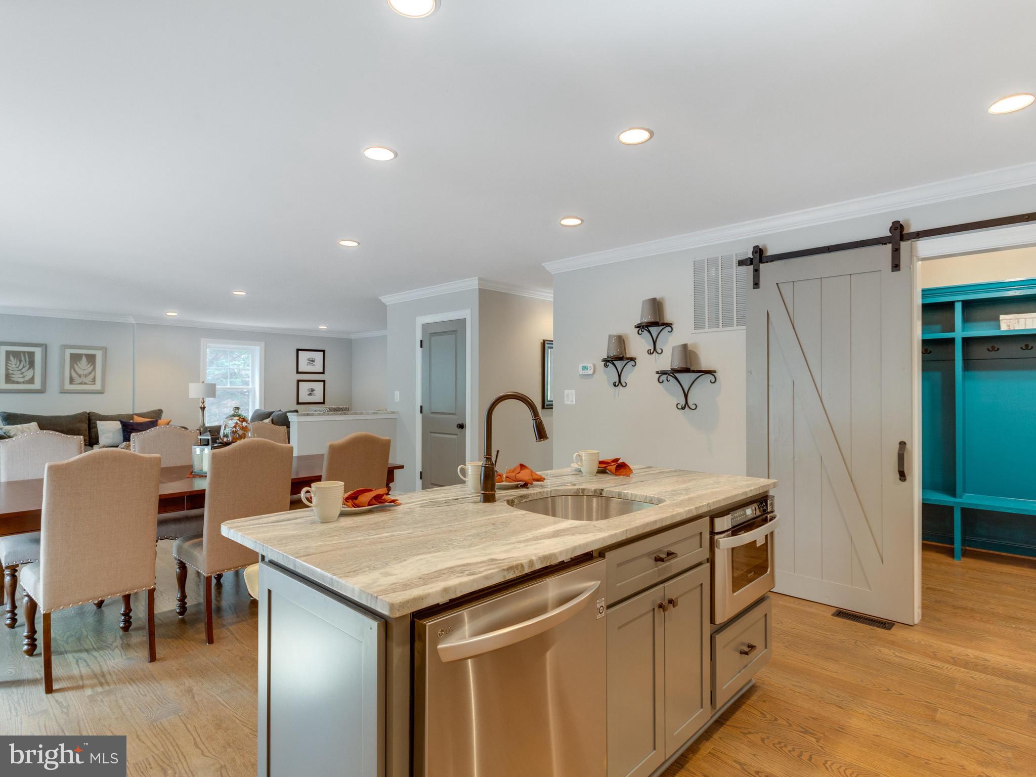 704 Kingsley Road Southwest Vienna, VA 22180 - Photo 10 of 30 Kitchen