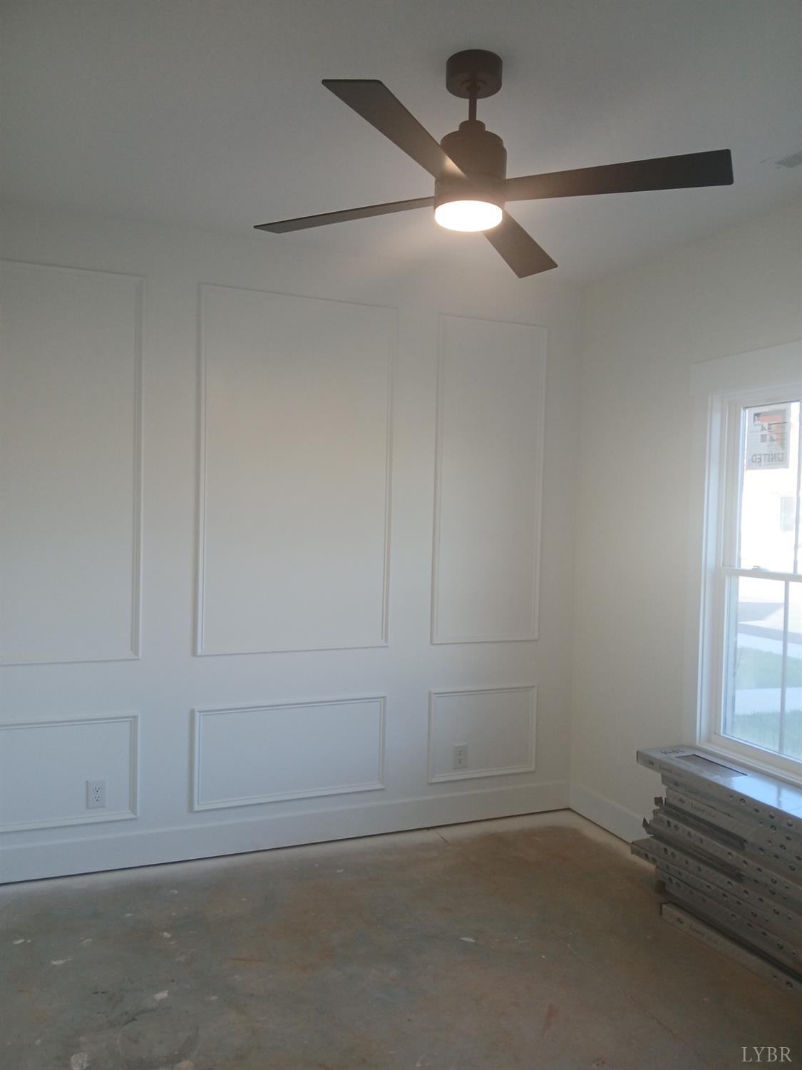 14 Faith Court Rustburg, VA 24588 - Photo 4 of 20 en empty room with window