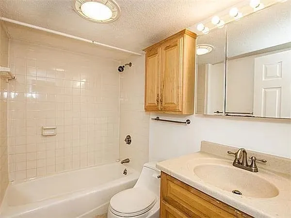 $4,100 | 125 Pleasant Street, Unit 309, Brookline, MA 02446