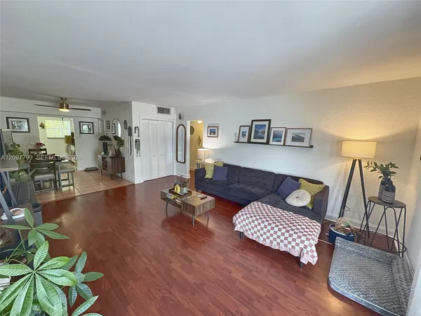 $2,800 | 9280 Bay Harbor Terrace, Unit 25, Bay Harbor Islands, FL 33154