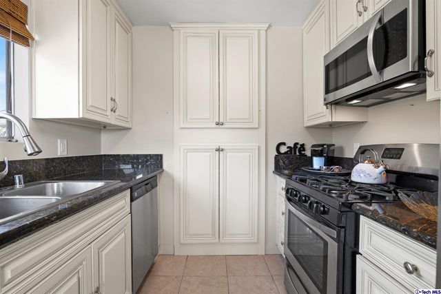 $470,000 | 3010 Montrose Avenue, Unit 31, La Crescenta, CA 91214