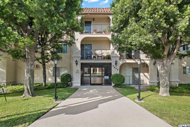 $470,000 | 3010 Montrose Avenue, Unit 31, La Crescenta, CA 91214