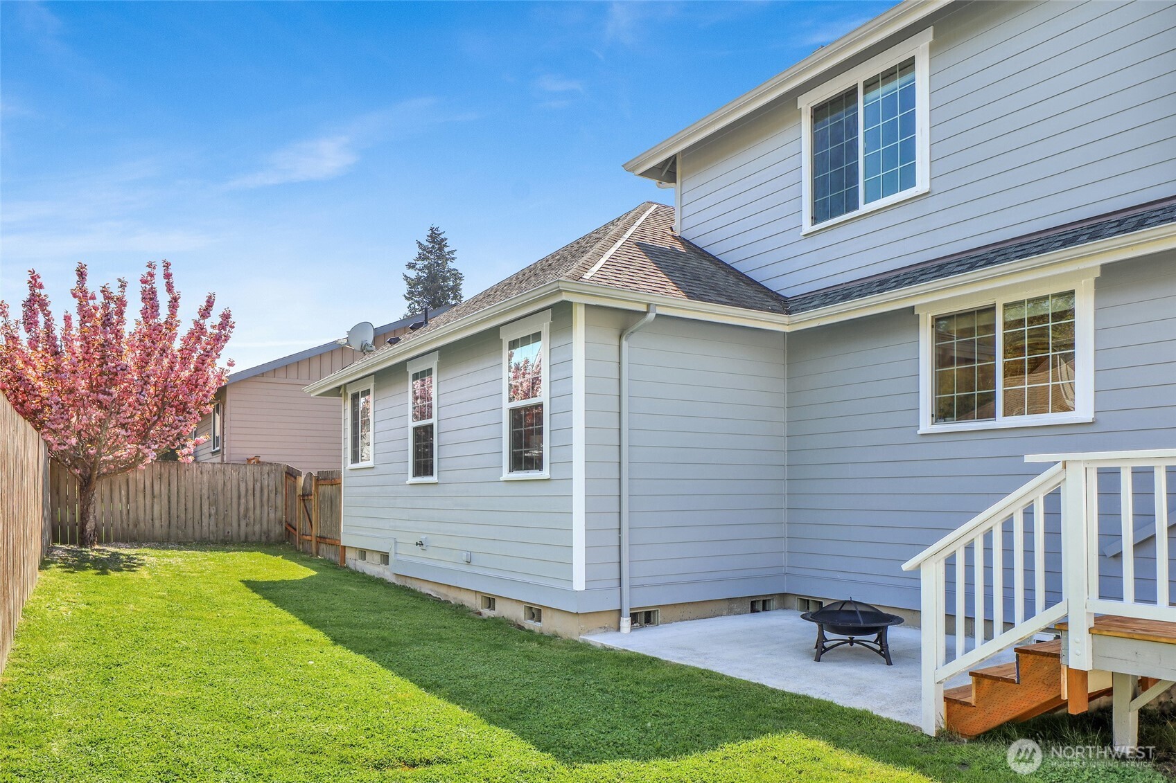 940 Nevada Street Bellingham, WA 98229 - Photo 28 of 31 a front view of a house with garden