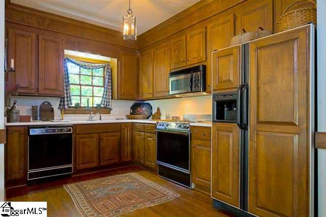 305 Hammett Road Greer, SC 29650 - Photo 3 of 24 Gallery Image 3