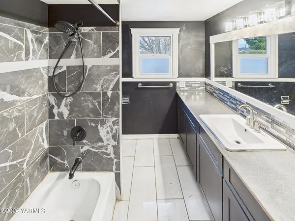 $359,000 | 705 West Concord Avenue, Grandview, WA 98930