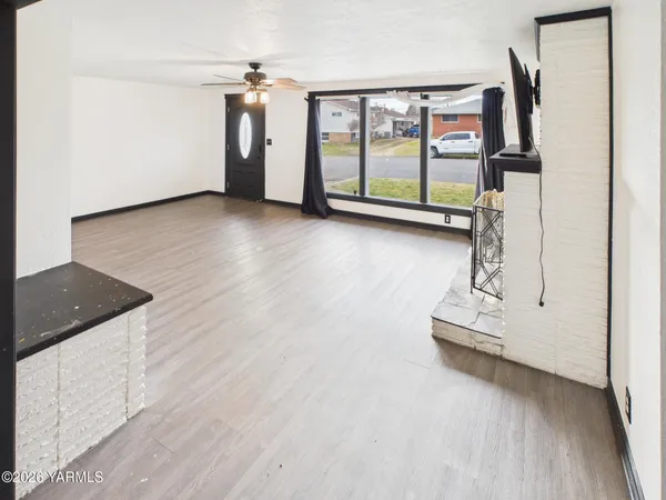 $359,000 | 705 West Concord Avenue, Grandview, WA 98930