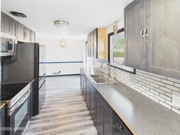 $359,000 | 705 West Concord Avenue, Grandview, WA 98930