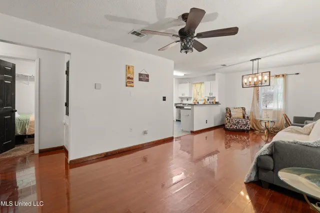 $188,000 | 560 Pelican Avenue, Pass Christian, MS 39571