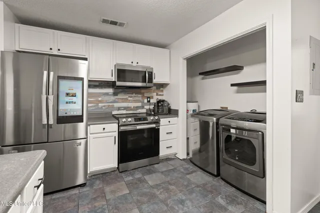 $188,000 | 560 Pelican Avenue, Pass Christian, MS 39571