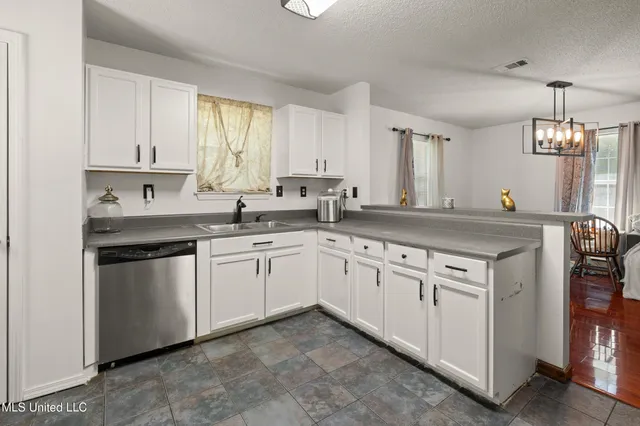 $188,000 | 560 Pelican Avenue, Pass Christian, MS 39571