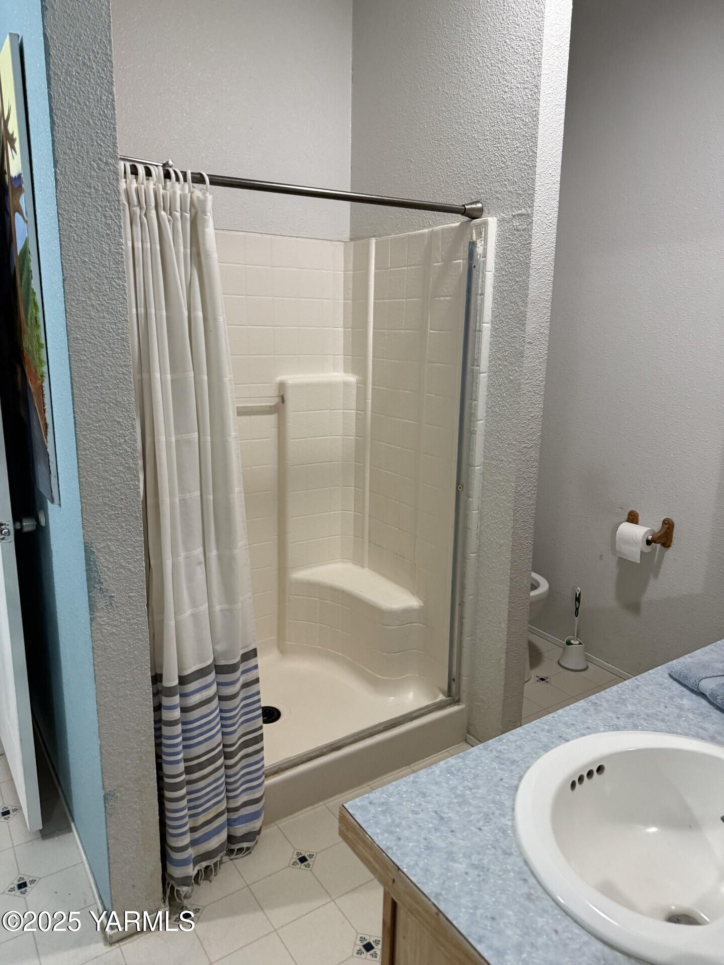 605 Dean Avenue Granger, WA 98932 - Photo 20 of 27 a bathroom with a sink a glass door shower and a mirror
