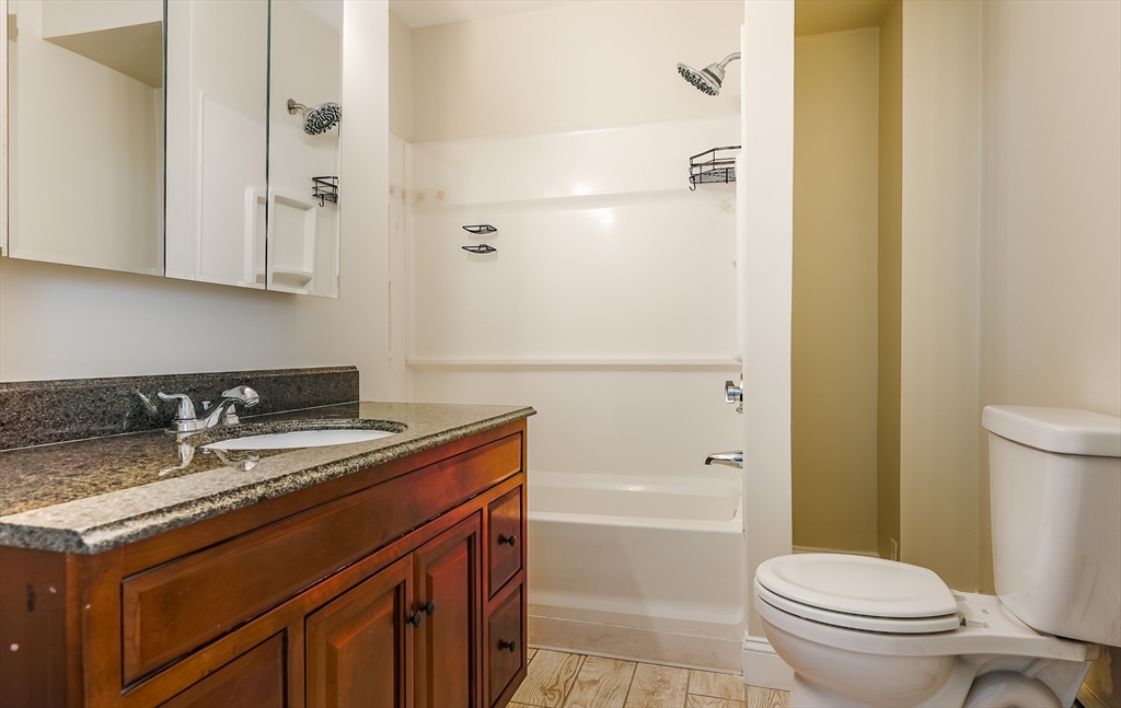 833 Grinnell Street Fall River, MA 02721 - Photo 8 of 42