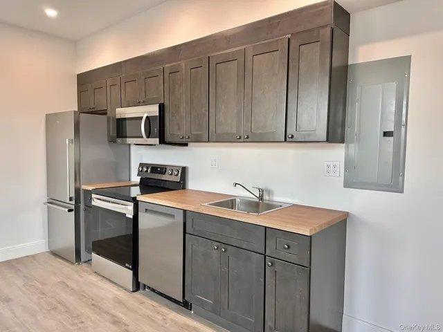 $3,045 | 362 West Merrick Road, Unit 207, Valley Stream, NY 11580