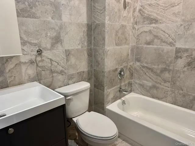 $3,045 | 362 West Merrick Road, Unit 207, Valley Stream, NY 11580