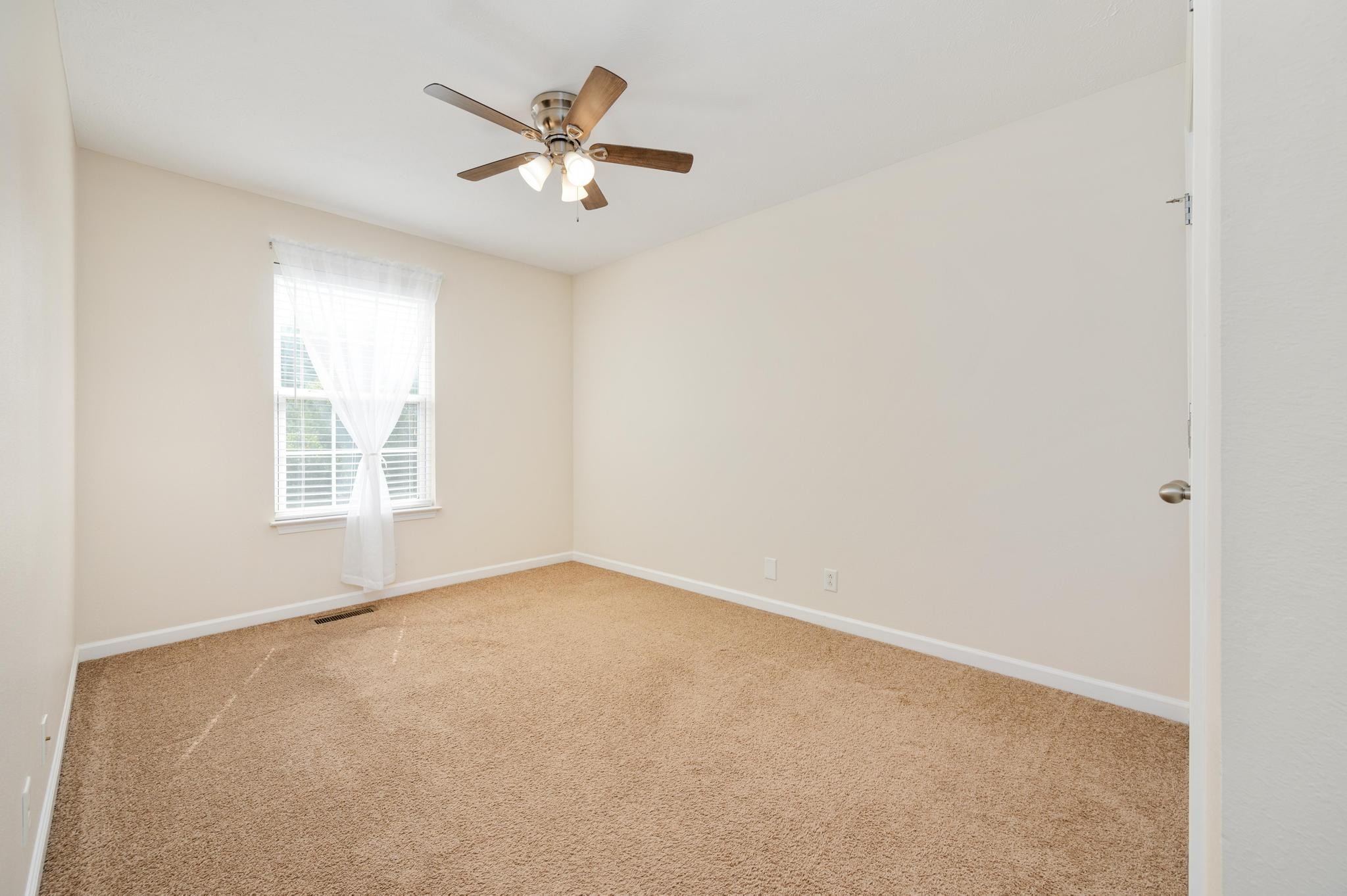 3016 London View Murfreesboro, TN 37128 - Photo 16 of 19 an empty room with a window and a fan
