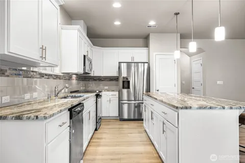 $599,999 | 18128 38th Ave Court East, Tacoma, WA 98446