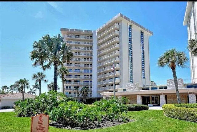 a view of building with a yard