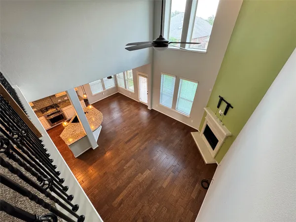 a view of an entryway and livingroom