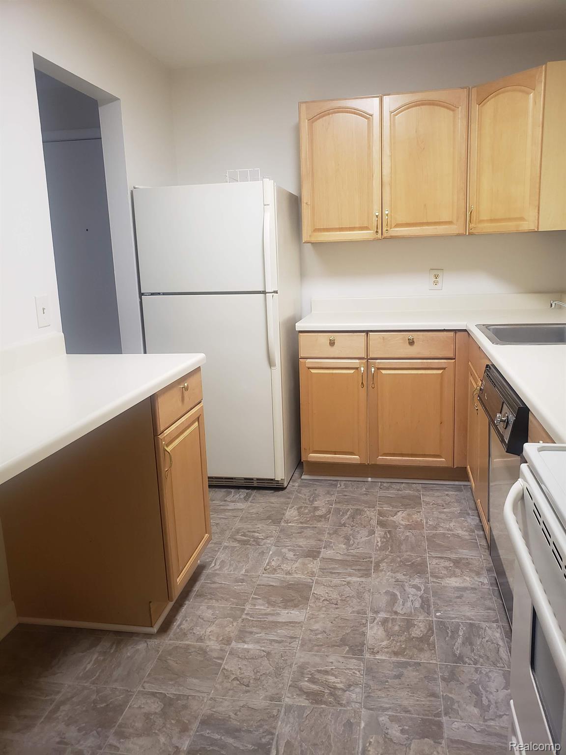 32005 West 12 Mile Road, Unit 107 Farmington, MI 48334 - Photo 4 of 12 Gallery Image 4