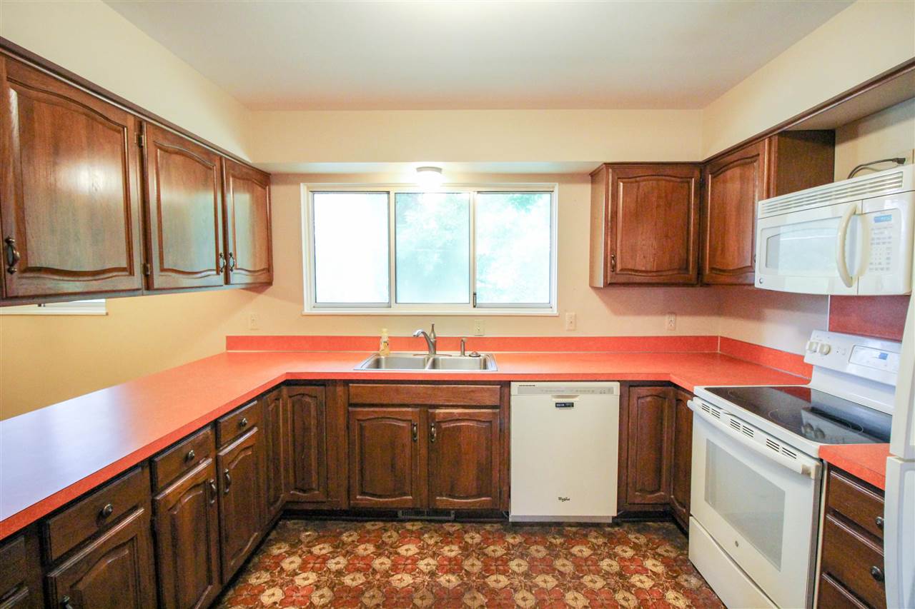 2488 Grove Park Road Fenton, MI 48430 - Photo 10 of 50 50046880-9.JPG