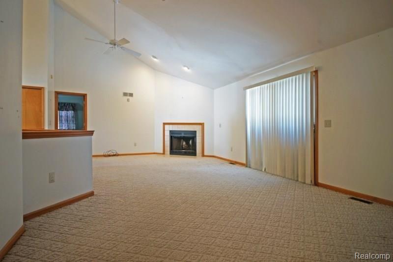 3120 Smugglers Ridge Walled Lake, MI 48390 - Photo 11 of 22 Living Room