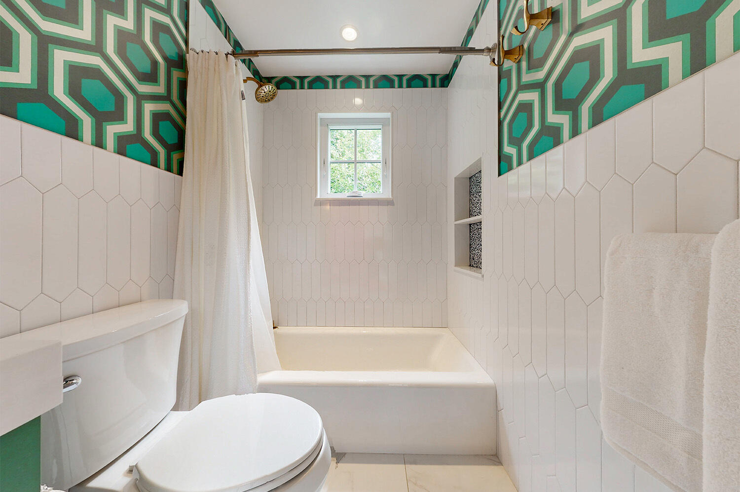 24 Salt Box Lane Darien, CT 06820 - Photo 29 of 32 a bathroom with a toilet and a bathtub